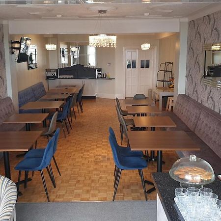 Hotel242 Blackpool Bagian luar foto