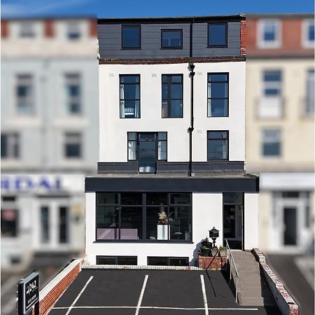 Hotel242 Blackpool Bagian luar foto