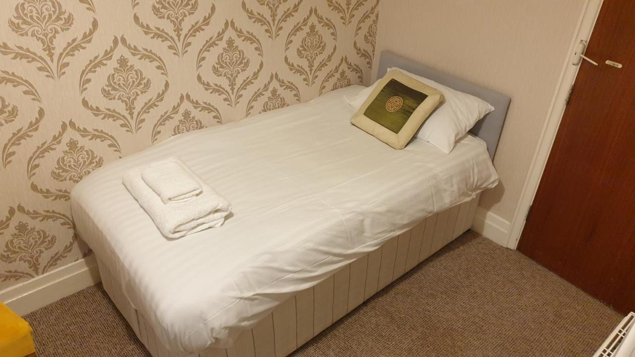 Hotel242 Blackpool Bagian luar foto