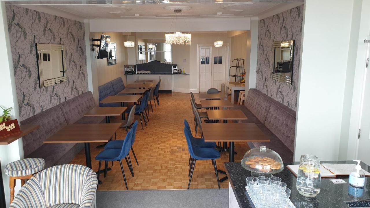 Hotel242 Blackpool Bagian luar foto