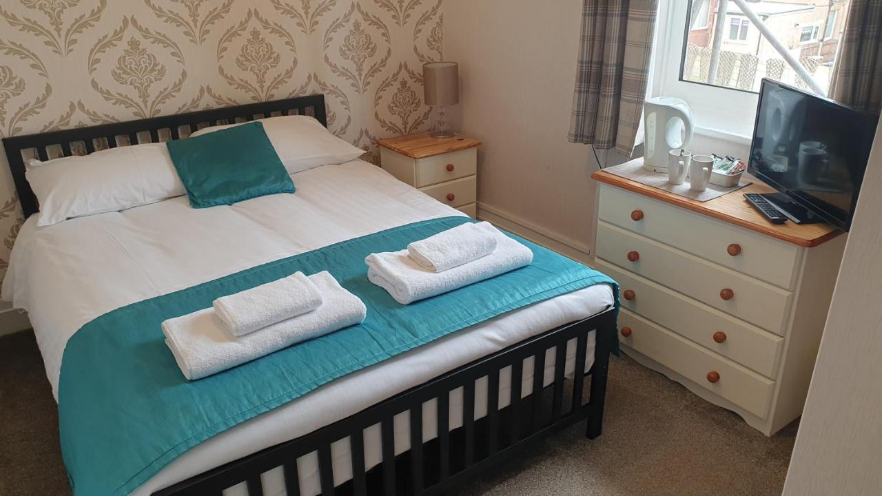 Hotel242 Blackpool Bagian luar foto