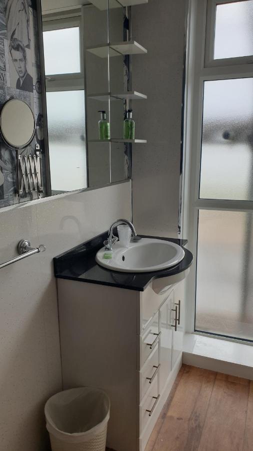 Hotel242 Blackpool Bagian luar foto
