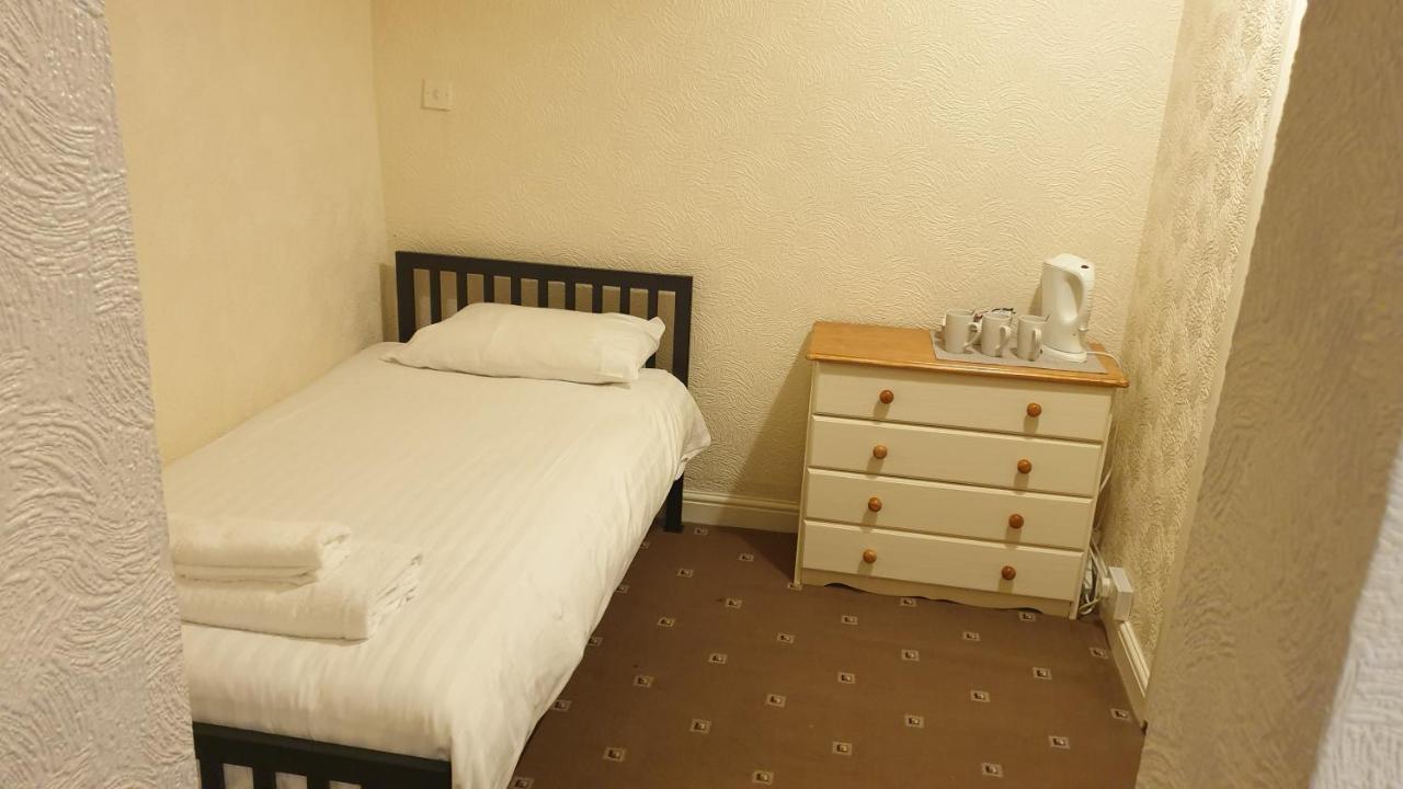Hotel242 Blackpool Bagian luar foto