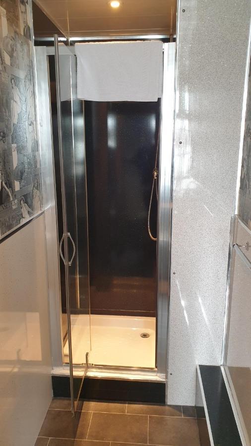 Hotel242 Blackpool Bagian luar foto