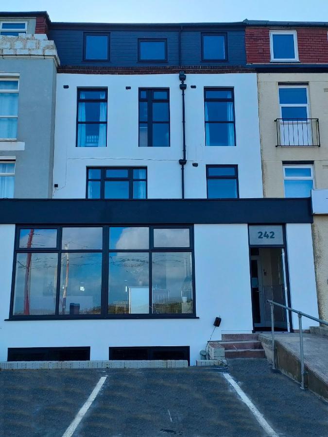 Hotel242 Blackpool Bagian luar foto