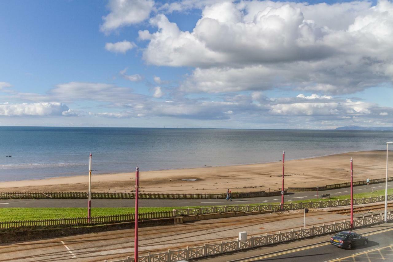Hotel242 Blackpool Bagian luar foto